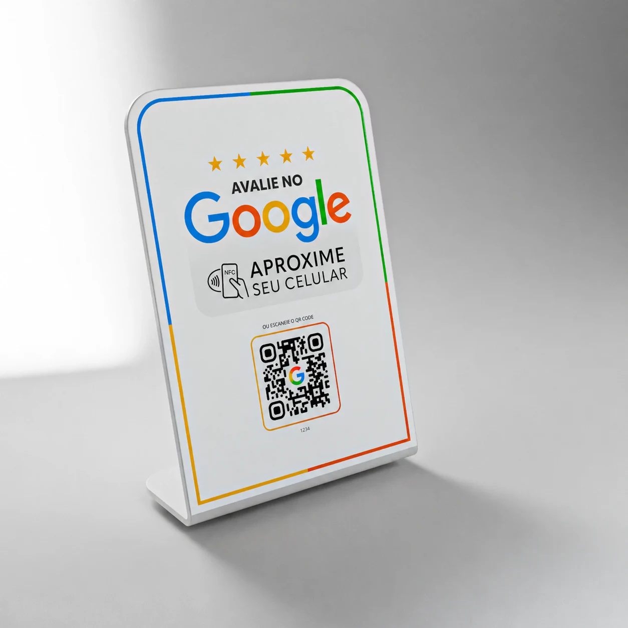 Plaquinha NFC branca para avaliação no Google em vista principal de três quartos