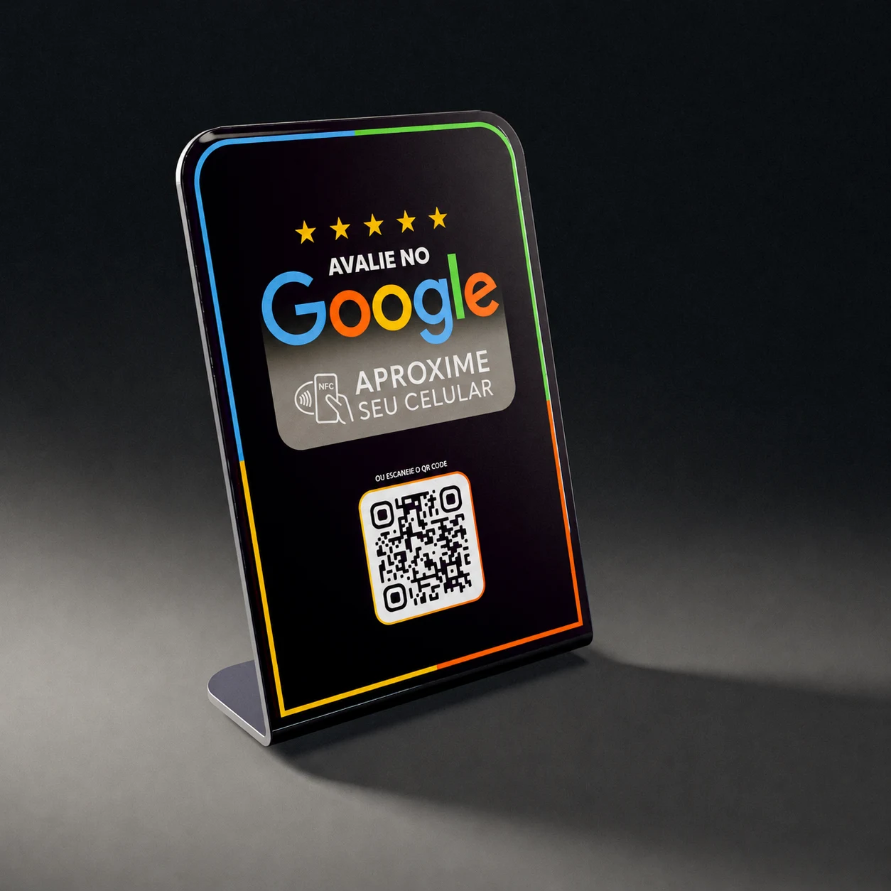 Plaquinha NFC preta para avaliação no Google em vista principal de três quartos